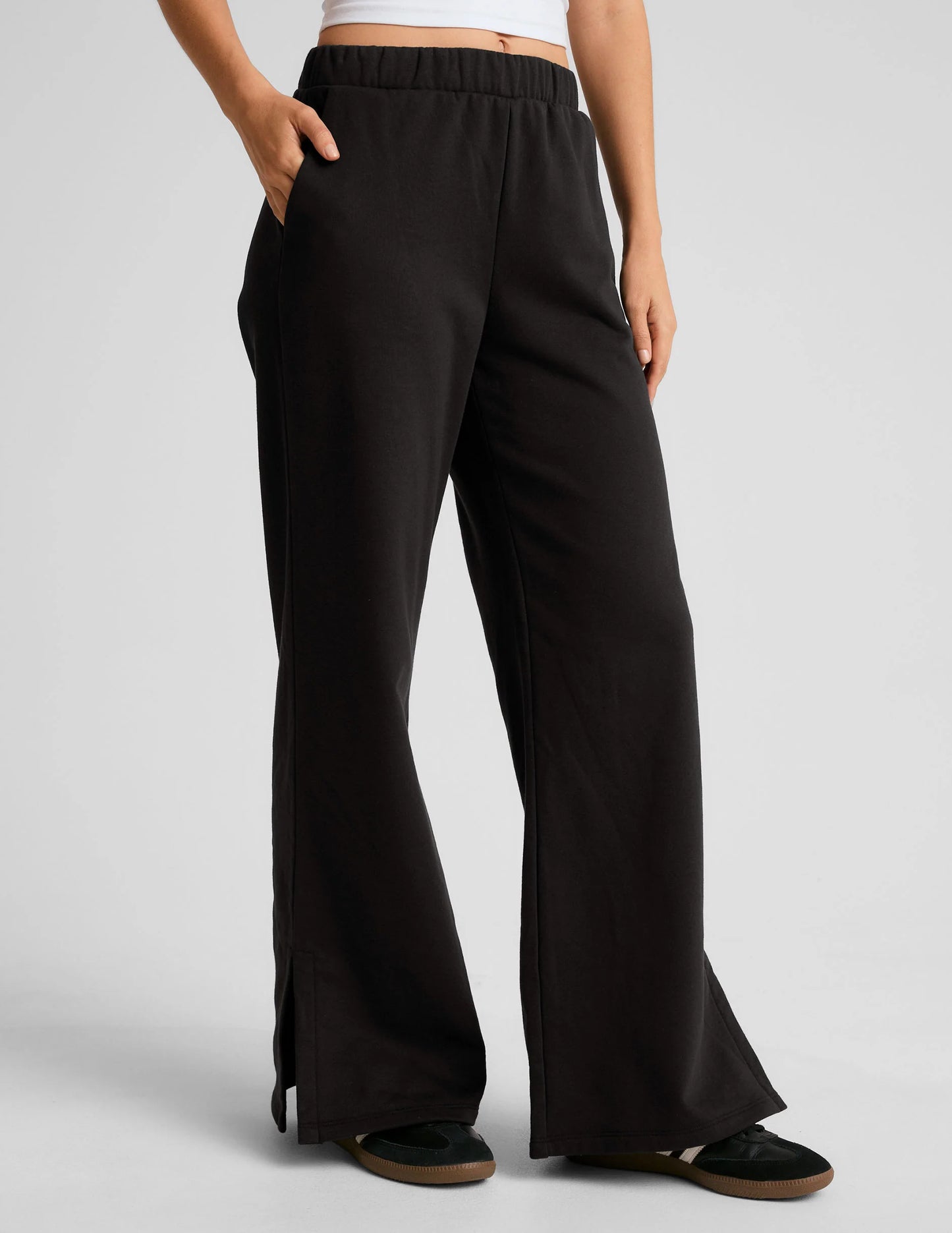 Open Ended Mid Rise Pant in Black