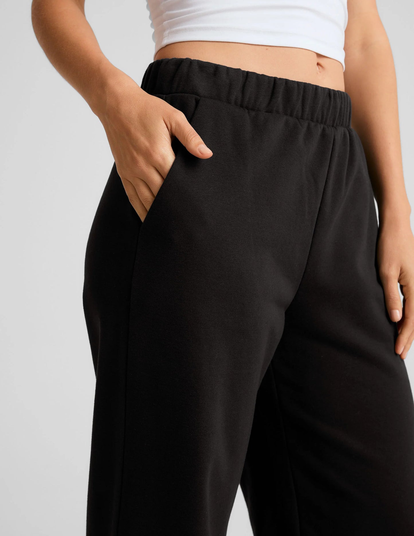 Open Ended Mid Rise Pant in Black